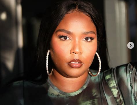 lizzo nude pics|‘Au natural’: Lizzo shares unedited nude photo with fans